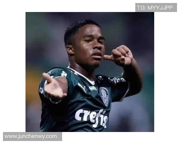 足球明星时尚穿搭引领潮流女孩们的时尚灵感与搭配技巧分享